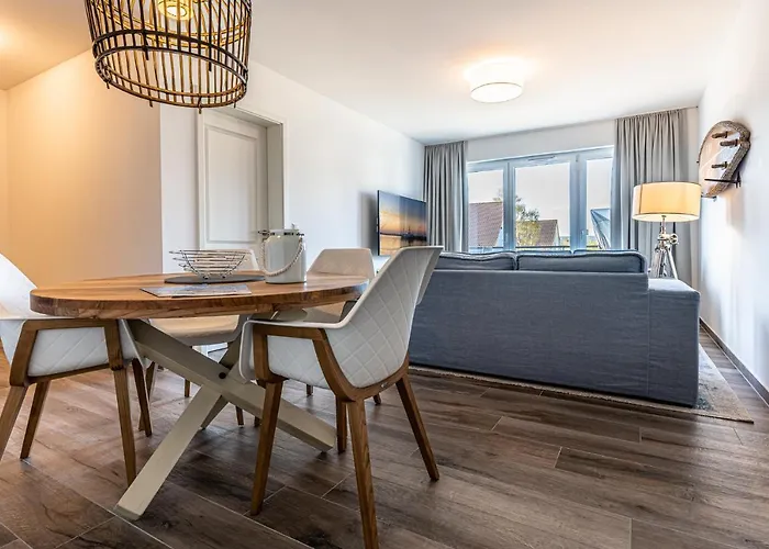 Riviera Waldstraße 49 *